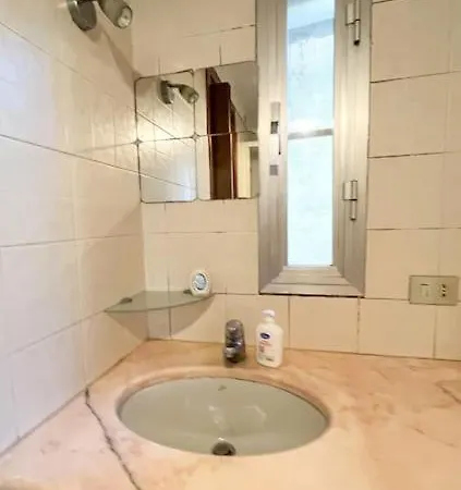 Small Flat Apartament Mediolan
